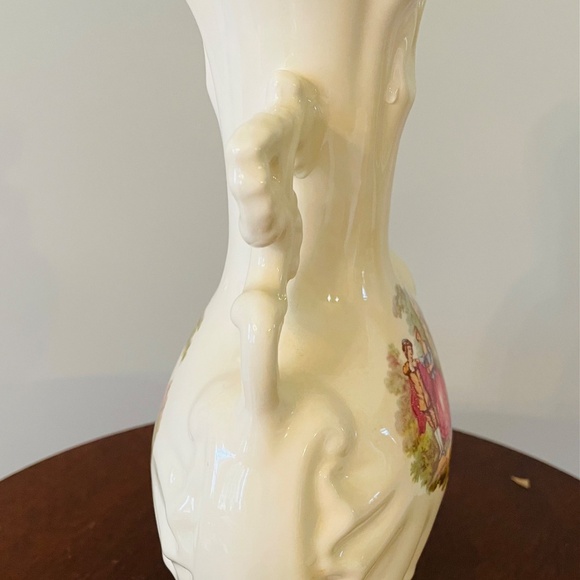 Vintage White porcelain vase with ruffled rim and pastoral scene, Victorian Vase - Picture 6 of 7